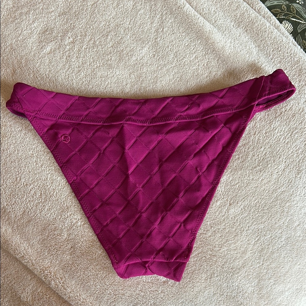 Lululemon Diamond Grid Skimpy-Fit
Swim Bottoms